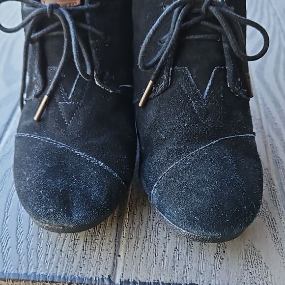 TOMS Desert Wedge Black Suede Lace-up Short Boots Booties Women size 8.5 - Picture 7 of 9